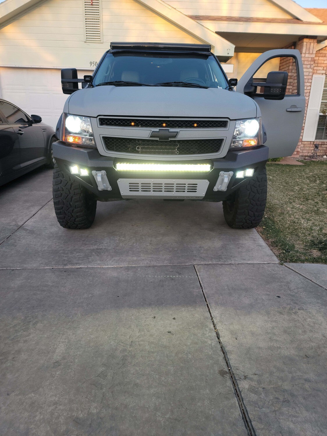 BASE BUMPER CHEVY SUBURBAN 2007.5-2014