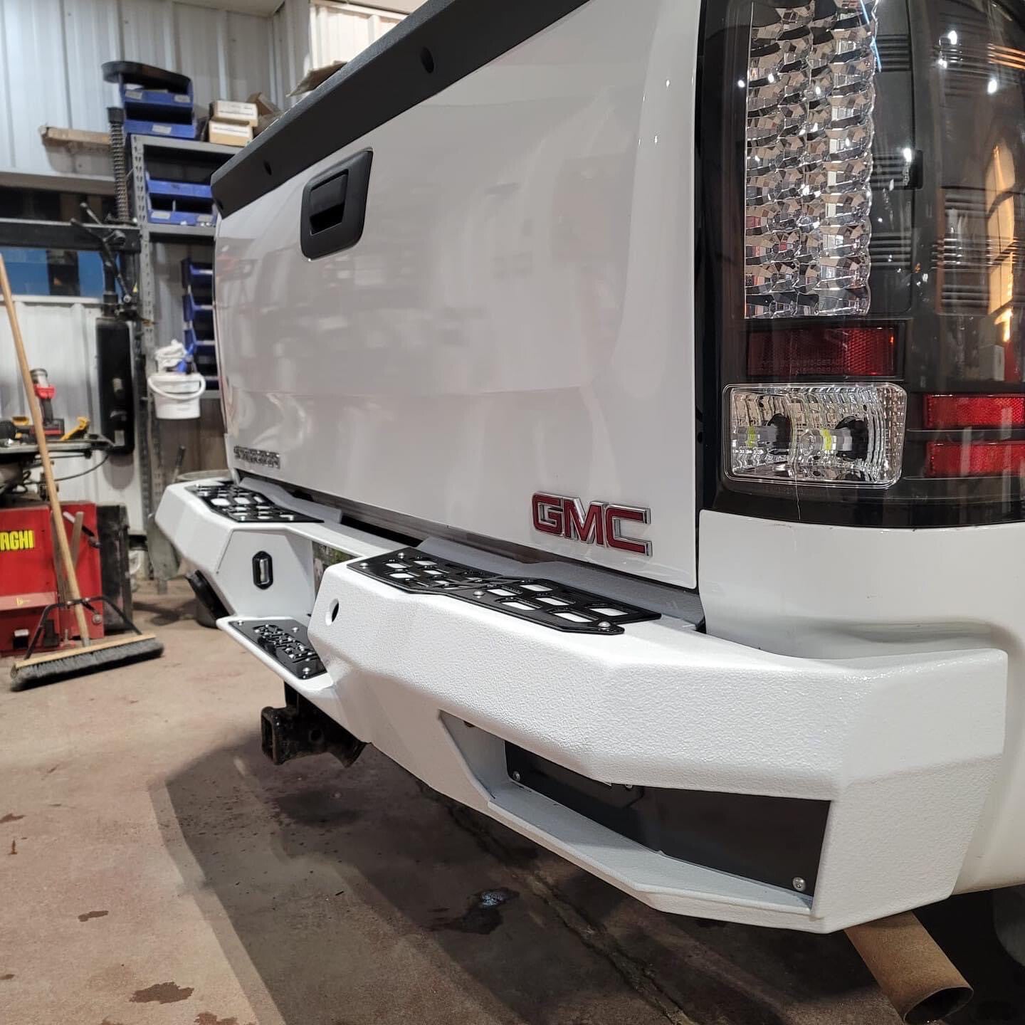 REAR BUMPER GMC SIERRA 1500 2007.5-2013